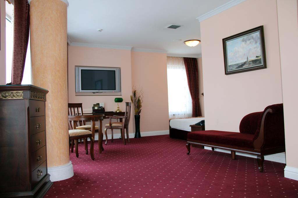 Stone Bridge Hotel Szkopje Szoba fotó