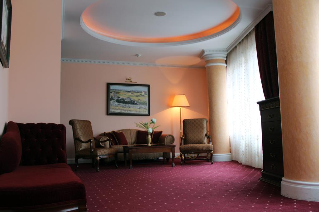 Stone Bridge Hotel Szkopje Szoba fotó