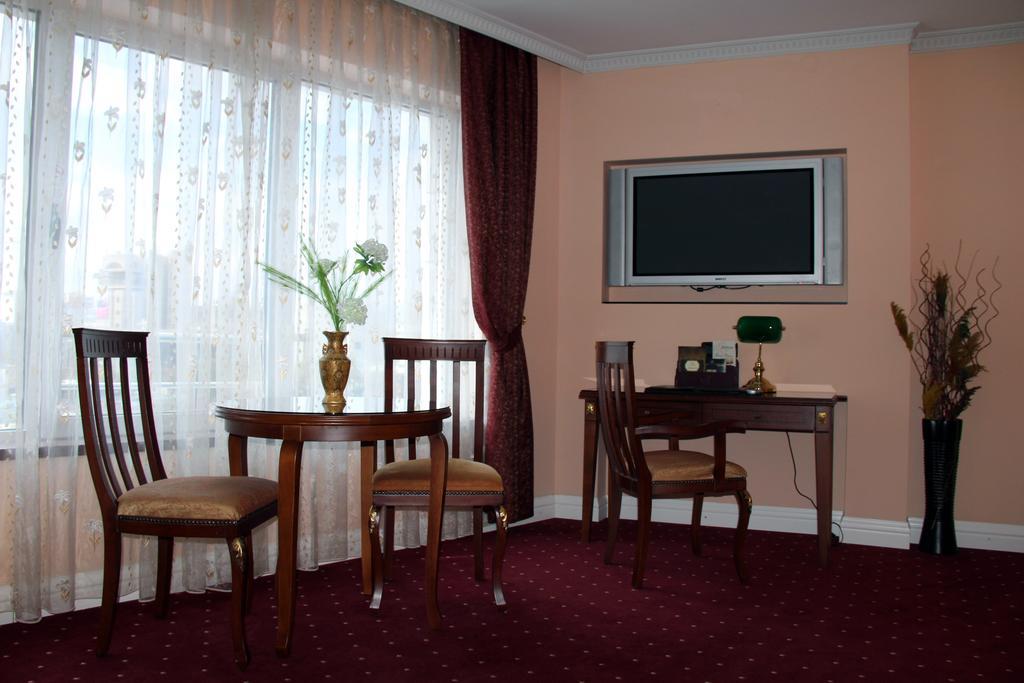Stone Bridge Hotel Szkopje Szoba fotó